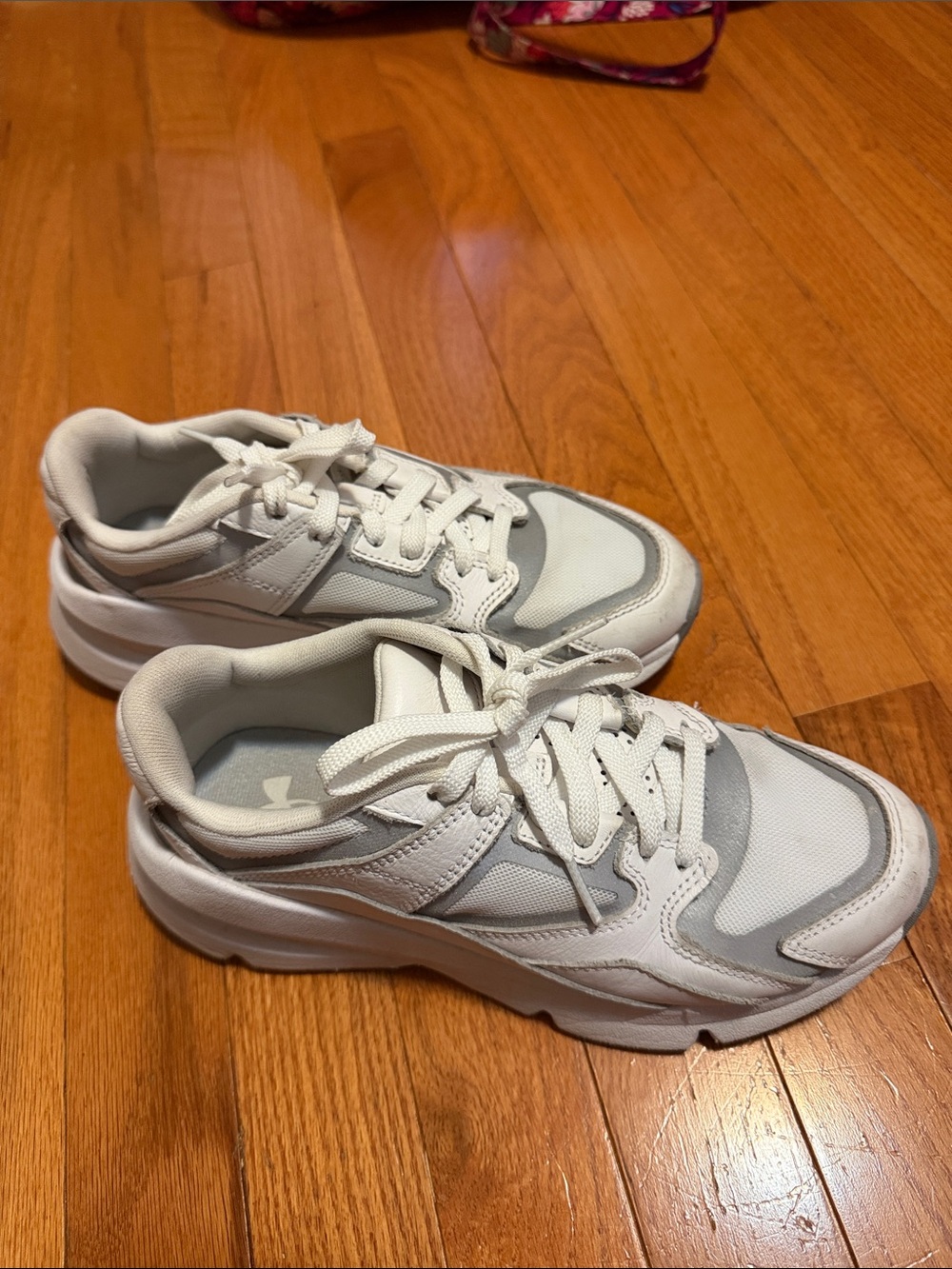 Underarmour chunky White and Light Gray Casual Sneakers women’s 6.5 worn once